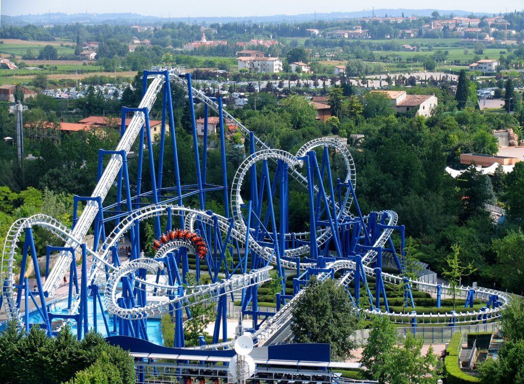 Gardaland: L'inverted coaster Blue Tornado di Gardaland