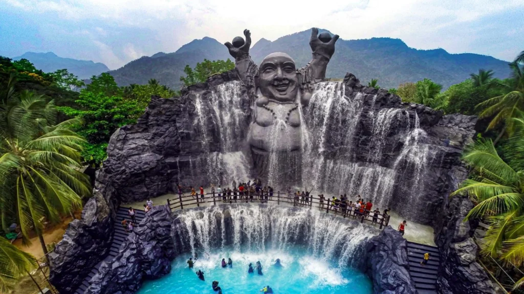 Sculpted water-play feature at Black Thunder