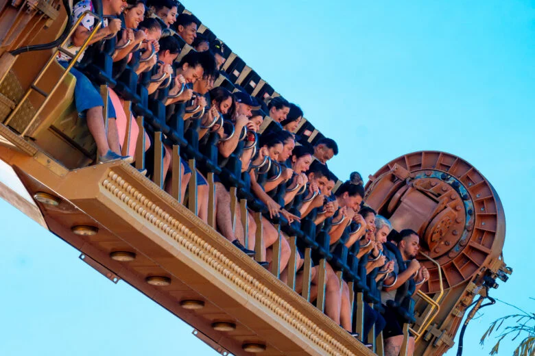 Guests on a thrill ride at Hopi Hari