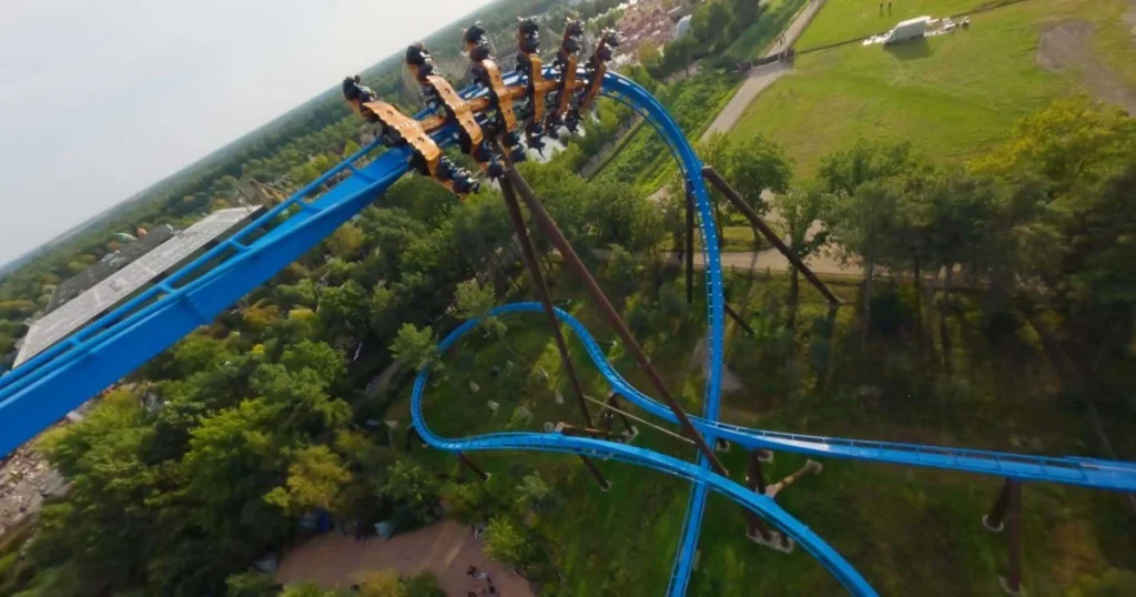 Fēnix wing coaster above blue track at Toverland in Sevenum