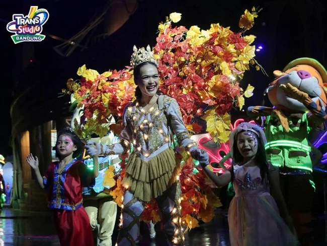 Costumed performers in a show at Trans Studio Bandung