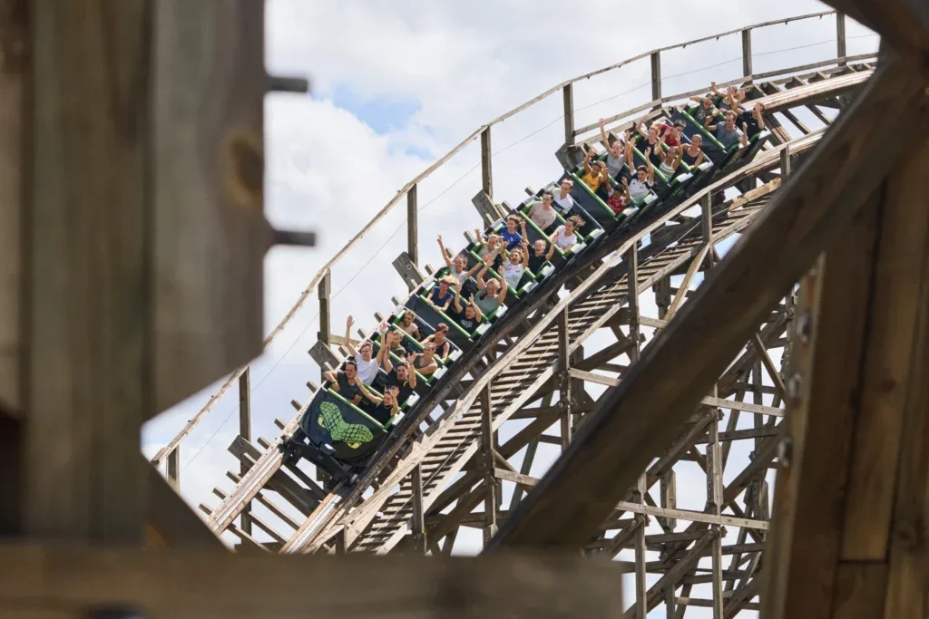 Passengers descending the Anaconda wooden coaster at Walygator Grand Est