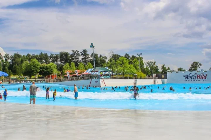 Visitors enjoying Thunder Bay Wave Pool at Wet ’n Wild Emerald Pointe